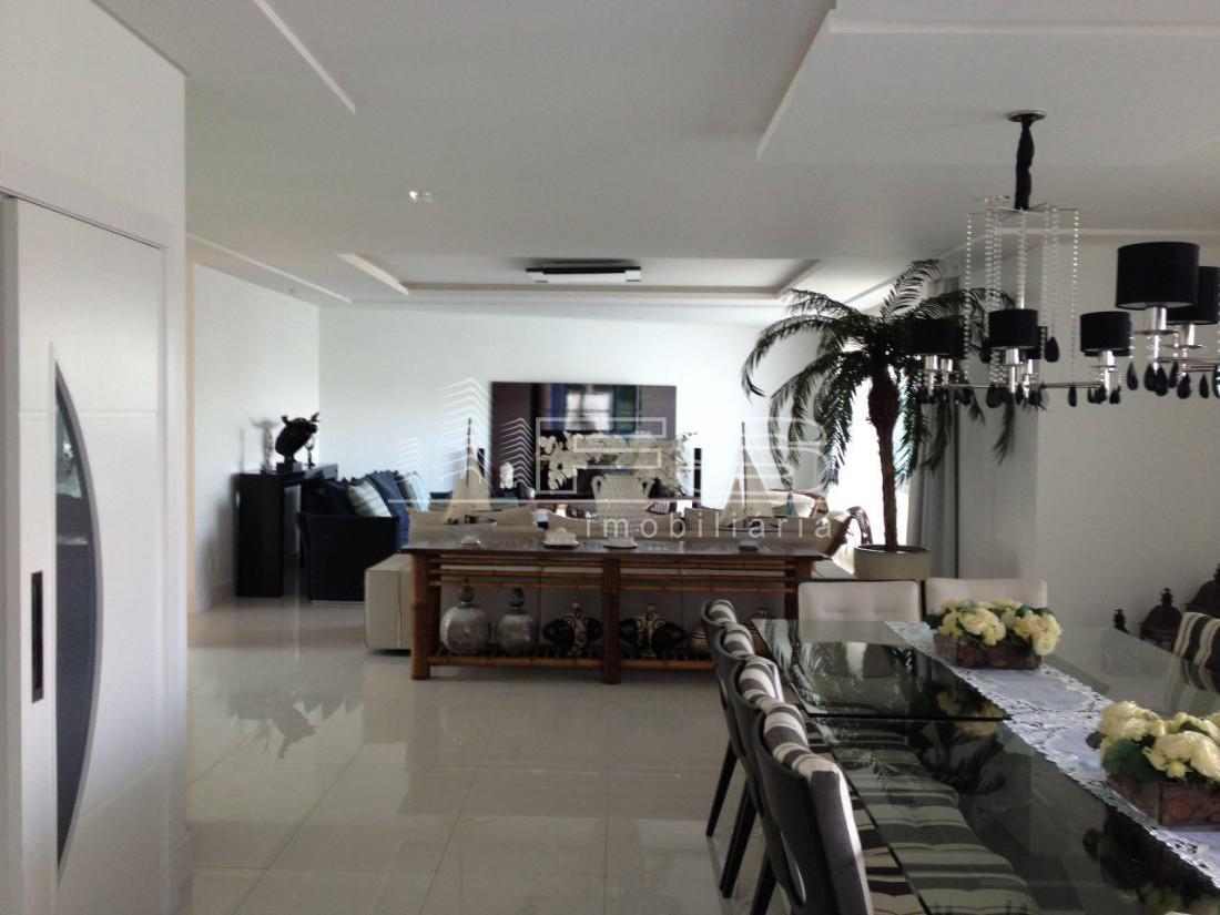 Casa com 5 Dormitórios à venda, 646 m² por R$ 6.200.000,00