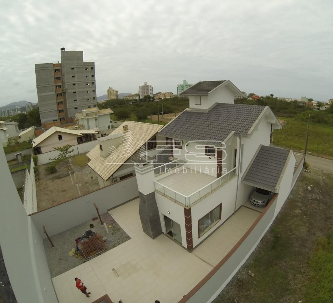 Casa com 3 Dormitórios à venda, 240 m² por R$ 1.850.000,00