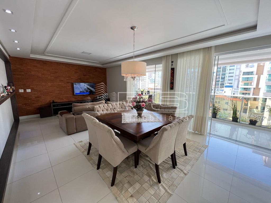 Apartamento com 4 Dormitórios à venda, 174 m² por R$ 1.900.000,00