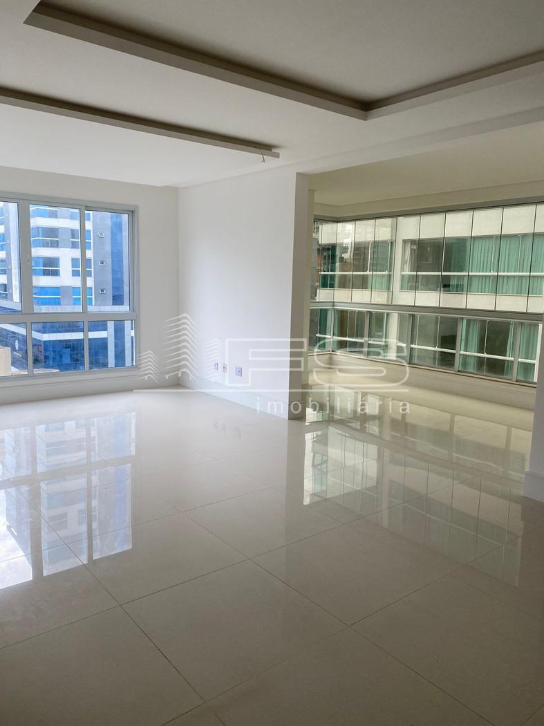 Apartamento com 3 Dormitórios à venda, 140 m² por R$ 2.500.000,00
