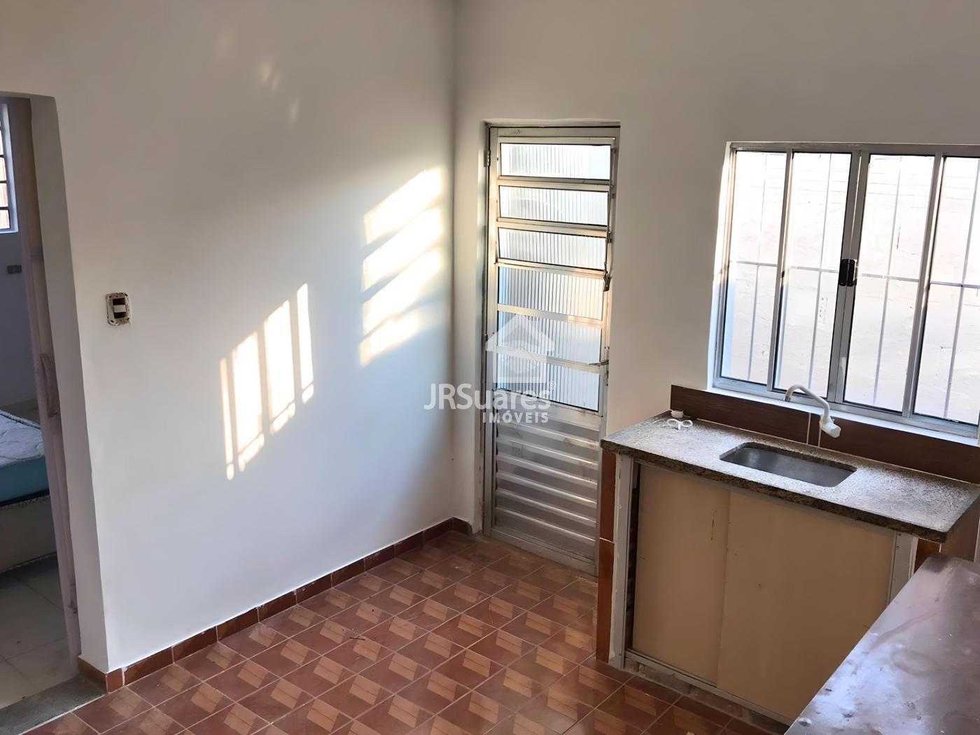 Casa para alugar com 2 quartos, 40m² - Foto 17