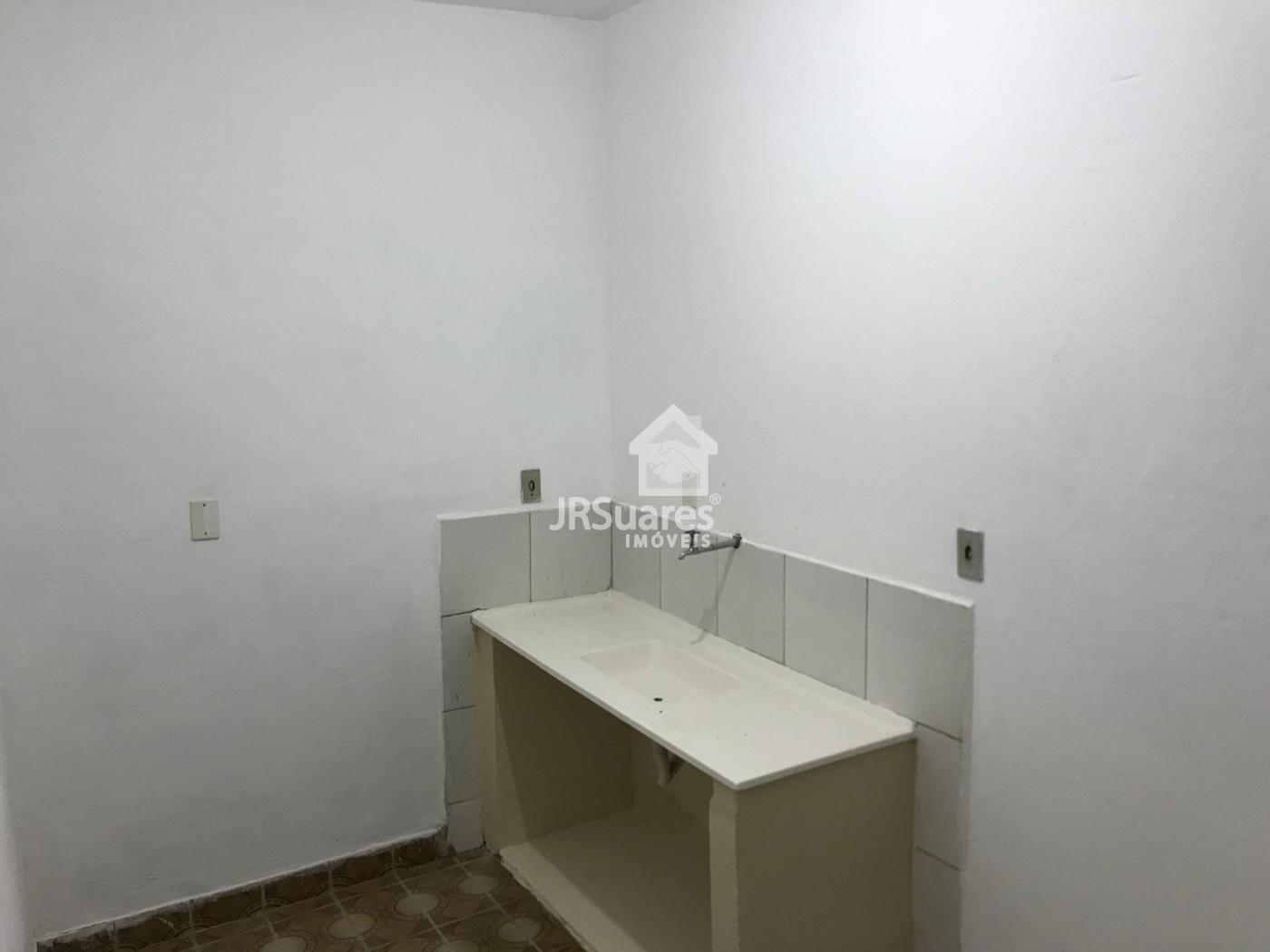 Casa para alugar com 2 quartos, 40m² - Foto 15