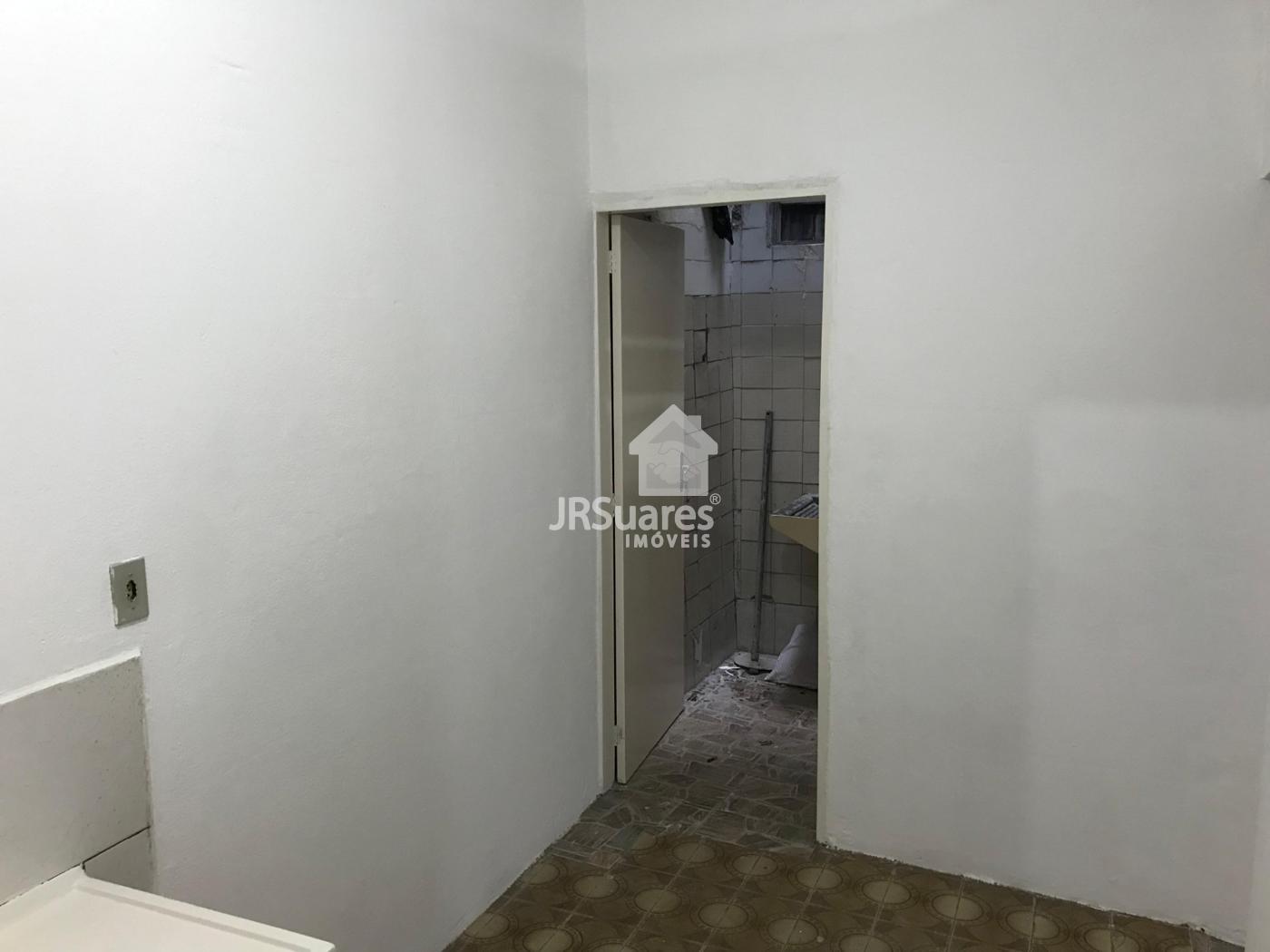 Casa para alugar com 2 quartos, 40m² - Foto 17