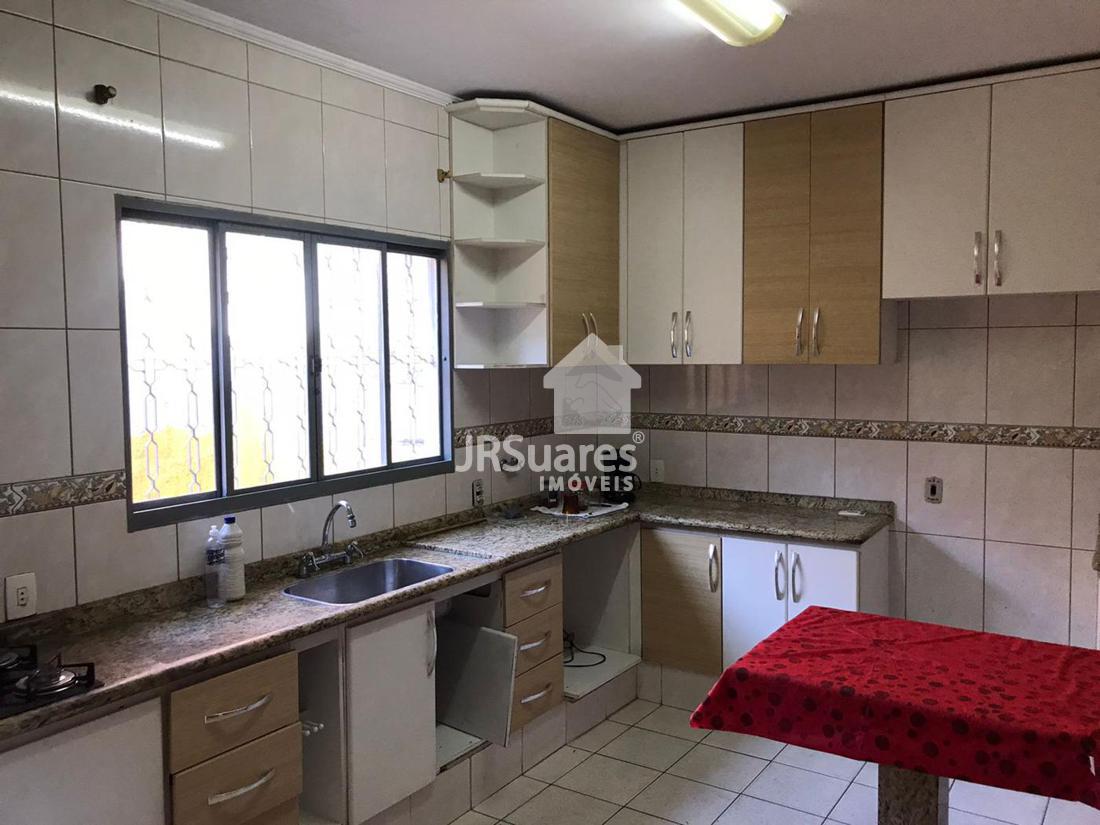 Casa à venda com 3 quartos, 100m² - Foto 1