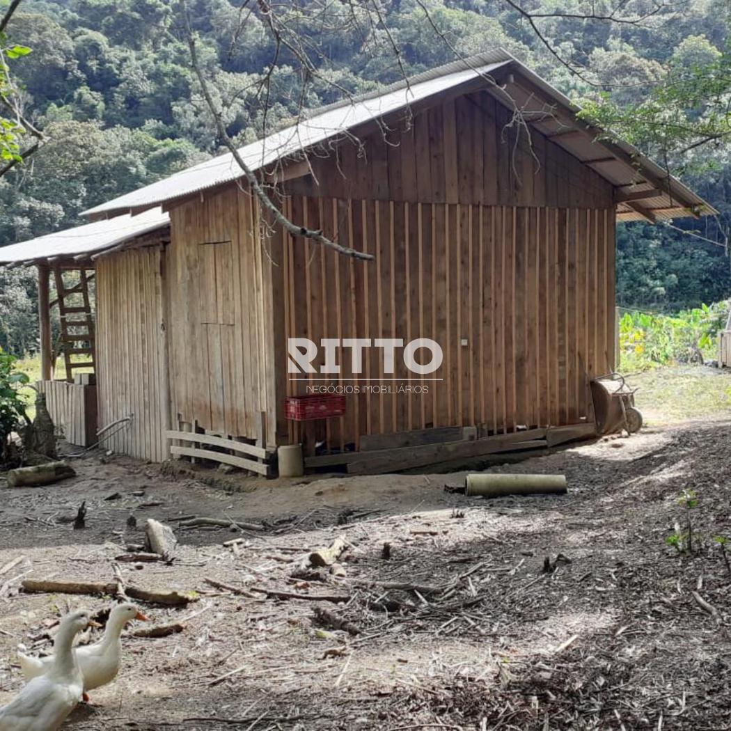 Fazenda/Sítios/Chácaras de 200000m² no bairro Bairro não informado, em Leoberto Leal | Eu Corretor