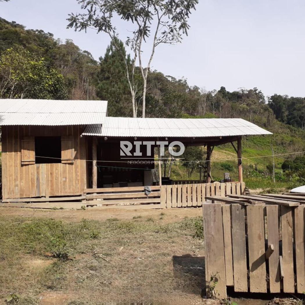 Fazenda/Sítios/Chácaras de 200000m² no bairro Bairro não informado, em Leoberto Leal | Eu Corretor