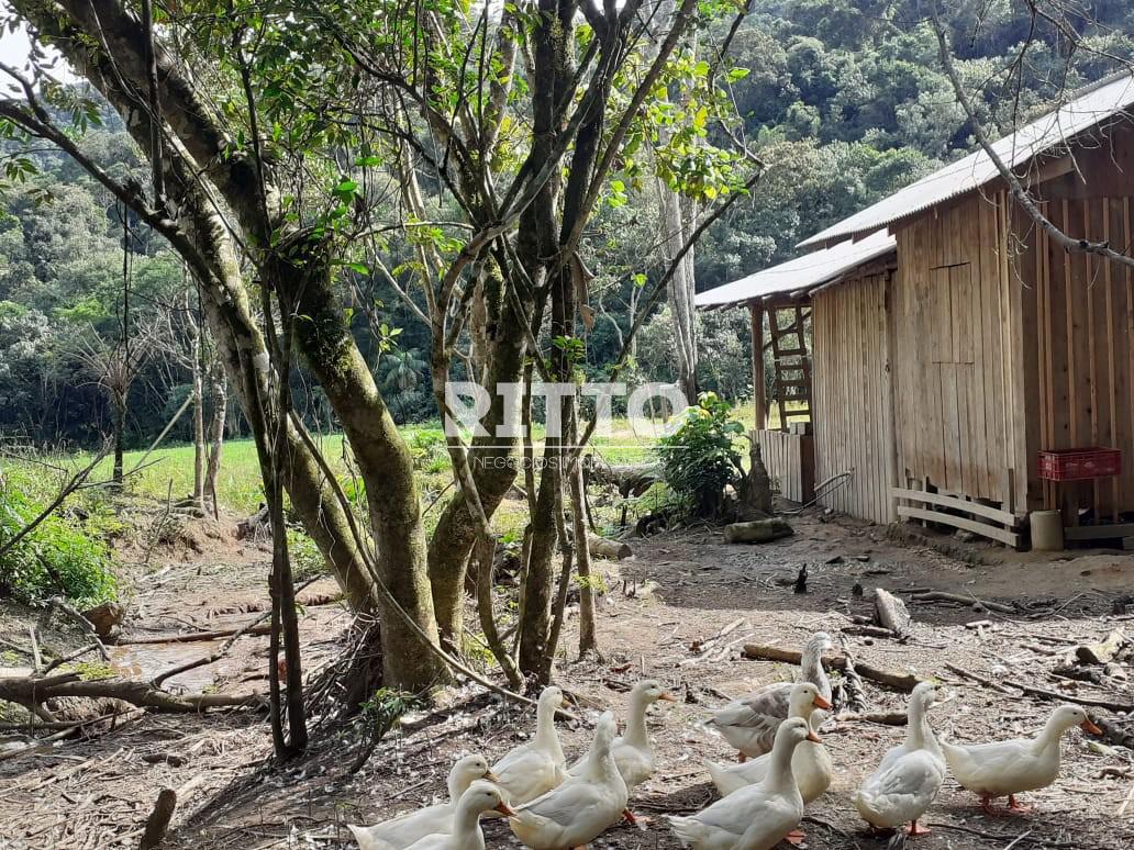 Fazenda/Sítios/Chácaras de 200000m² no bairro Bairro não informado, em Leoberto Leal | Eu Corretor