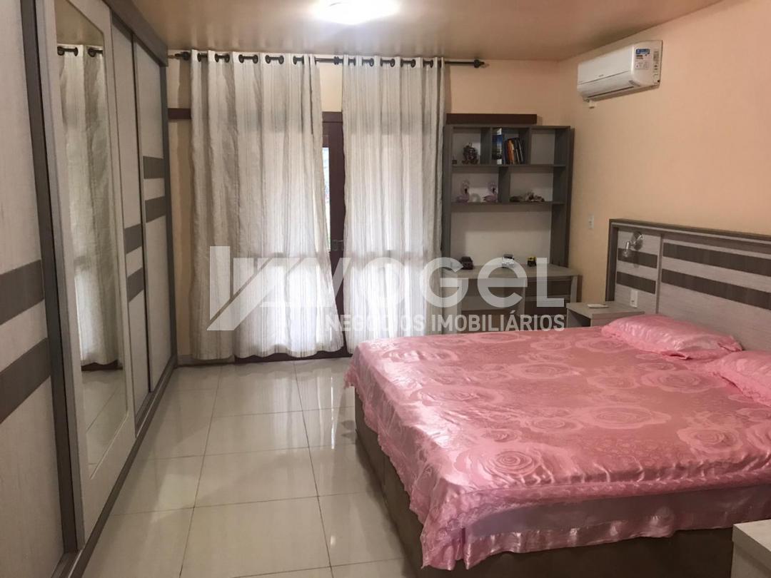 Casa à venda com 3 quartos, 272m² - Foto 8