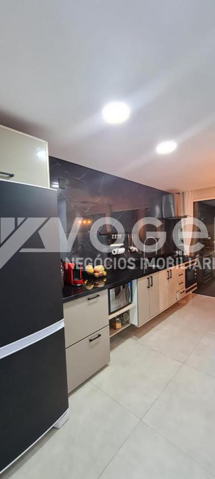 Casa à venda com 3 quartos, 272m² - Foto 2