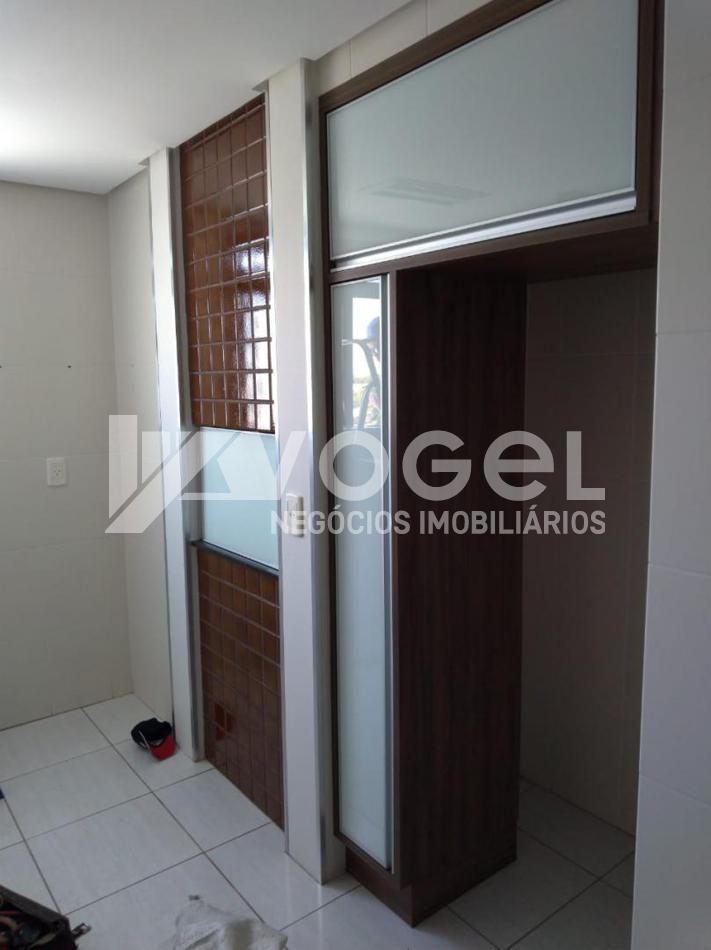 Apartamento à venda com 2 quartos, 93m² - Foto 2