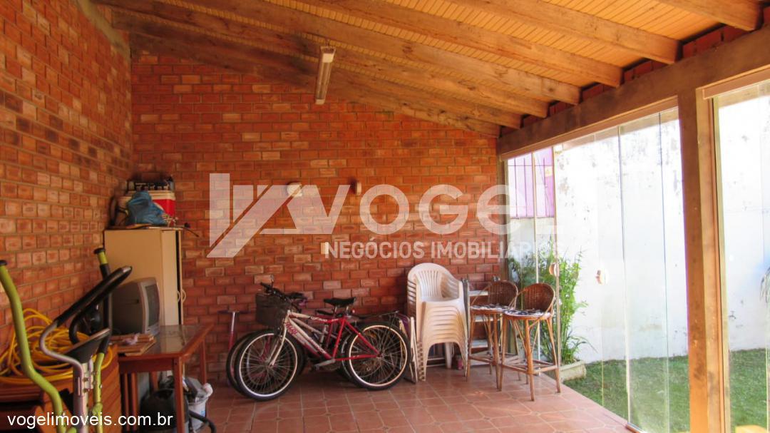 Casa à venda com 3 quartos, 240m² - Foto 2