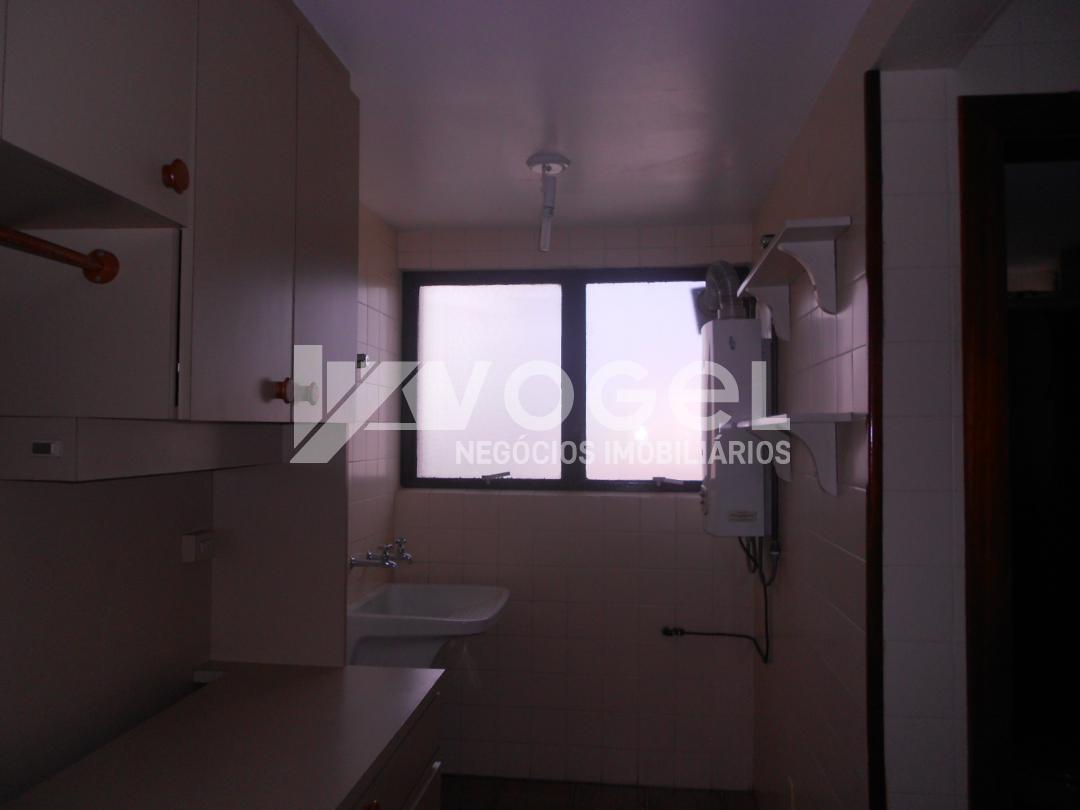 Apartamento à venda com 3 quartos, 234m² - Foto 17