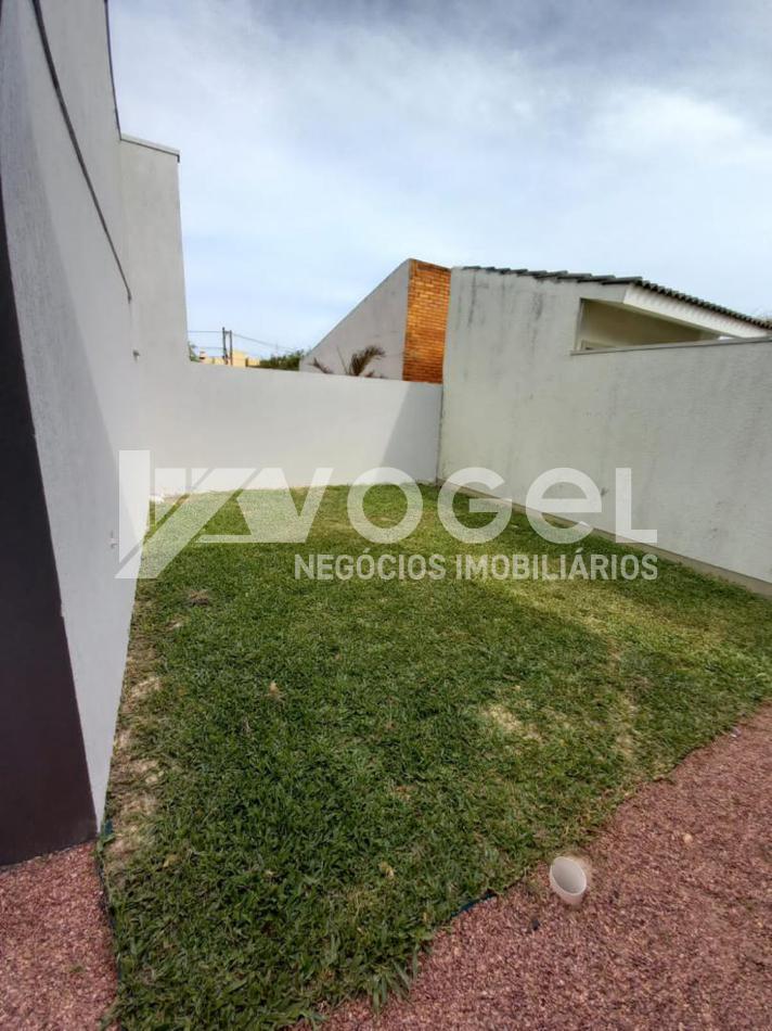 Casa à venda com 3 quartos, 137m² - Foto 1